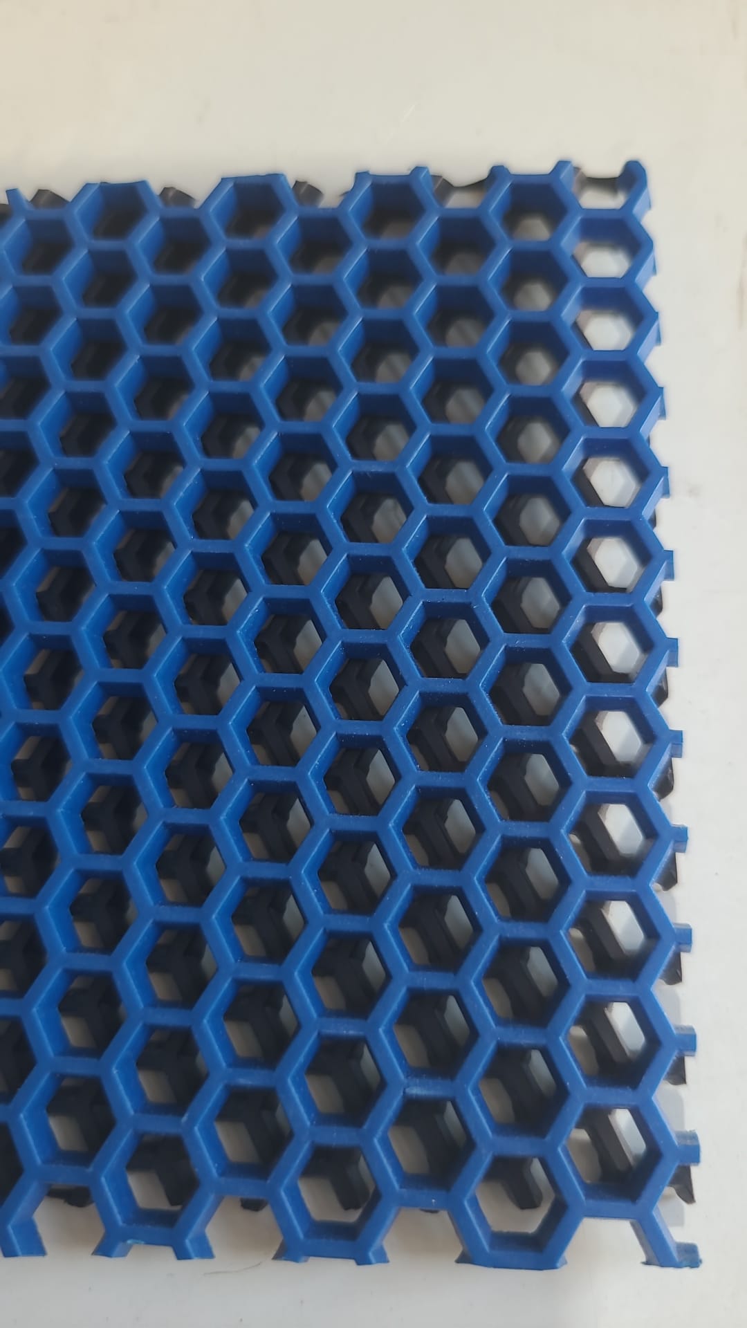 Islak Zemin Paspas - Ultra kaymaz ıslak zemin paspası. R12 güvenlik standardı, %99.5 kayma önleme, antibakteriyel. Havuz, hamam, duş için ideal.